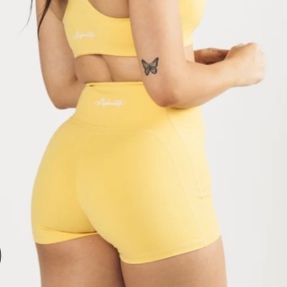 Alphalete pulse surge citrus shorts - Picture 1 of 2